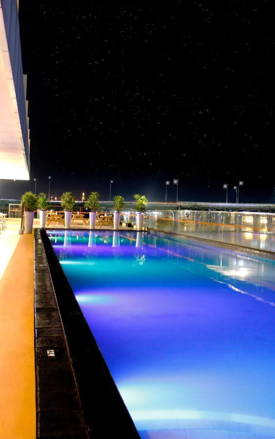 Harris Hotel Samarinda Exterior foto