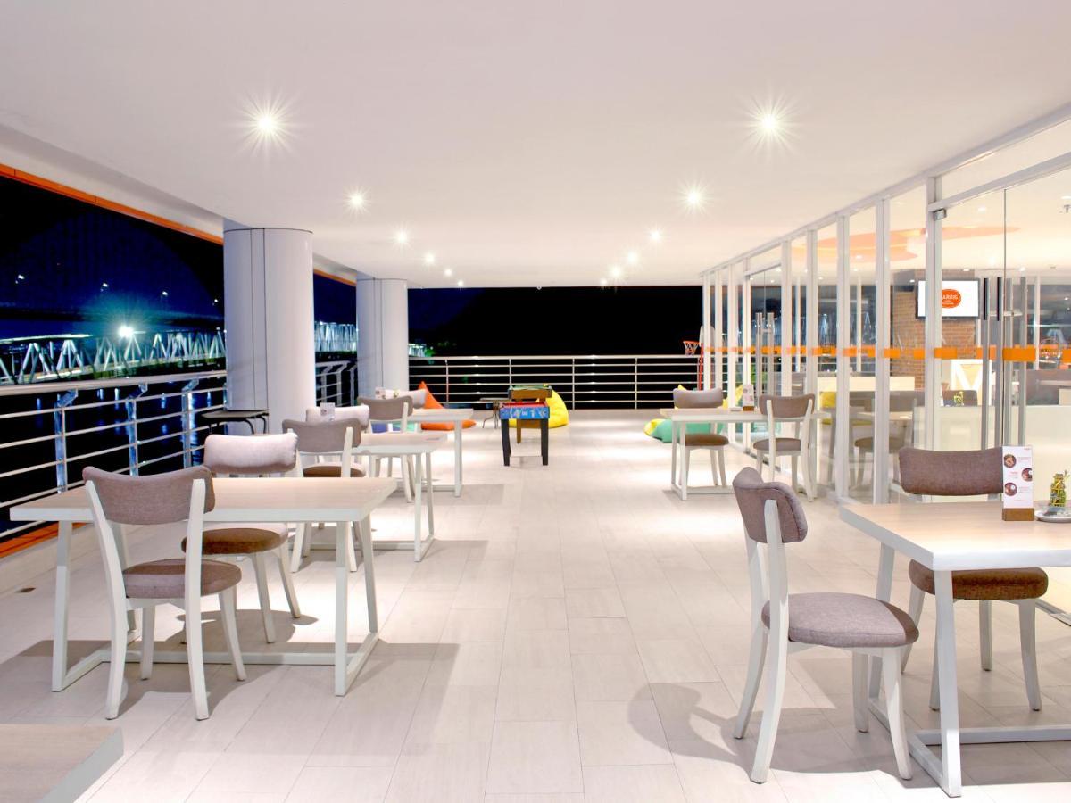 Harris Hotel Samarinda Exterior foto