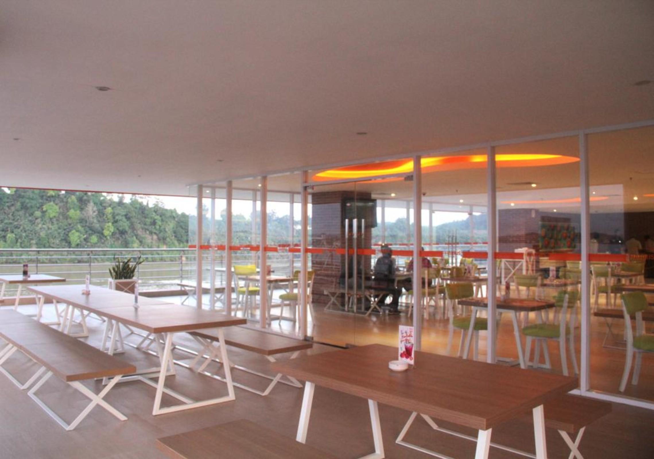 Harris Hotel Samarinda Exterior foto
