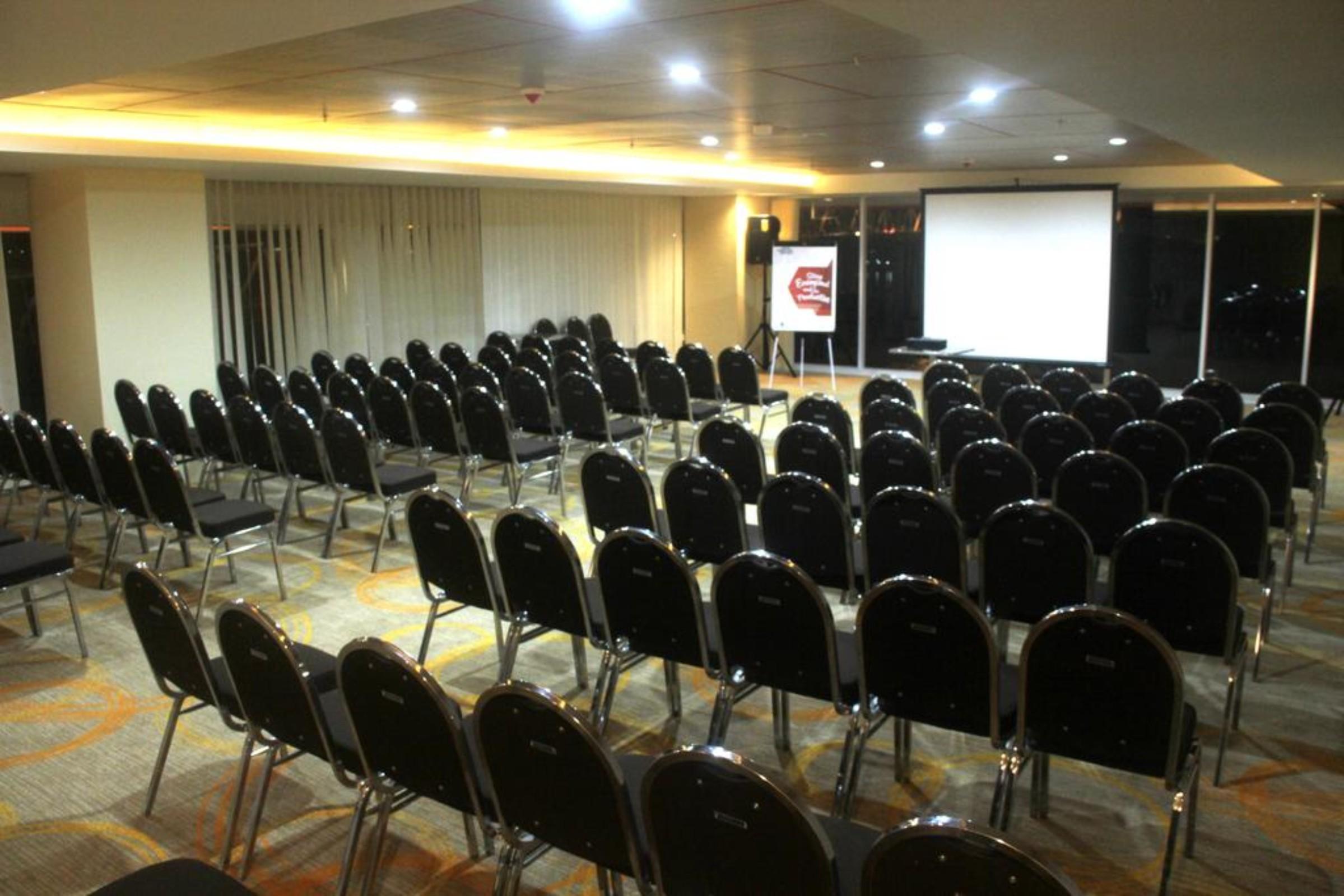 Harris Hotel Samarinda Exterior foto