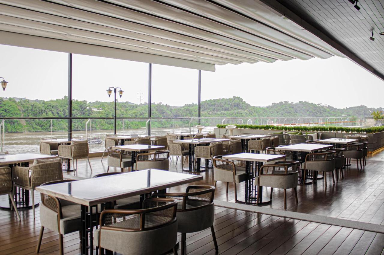 Harris Hotel Samarinda Exterior foto