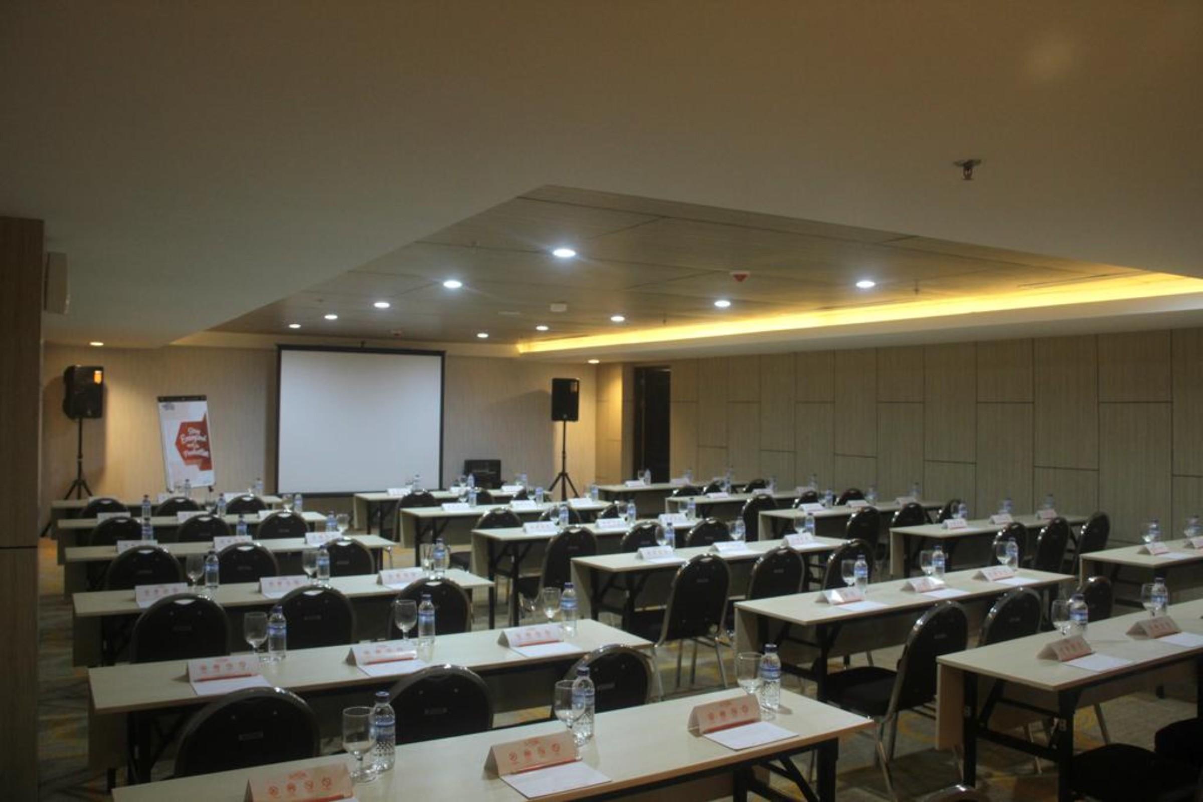 Harris Hotel Samarinda Exterior foto