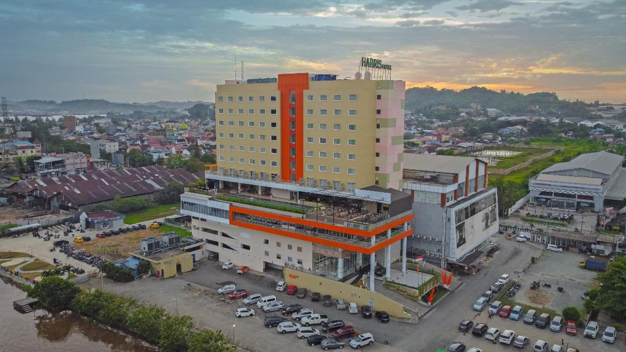 Harris Hotel Samarinda Exterior foto