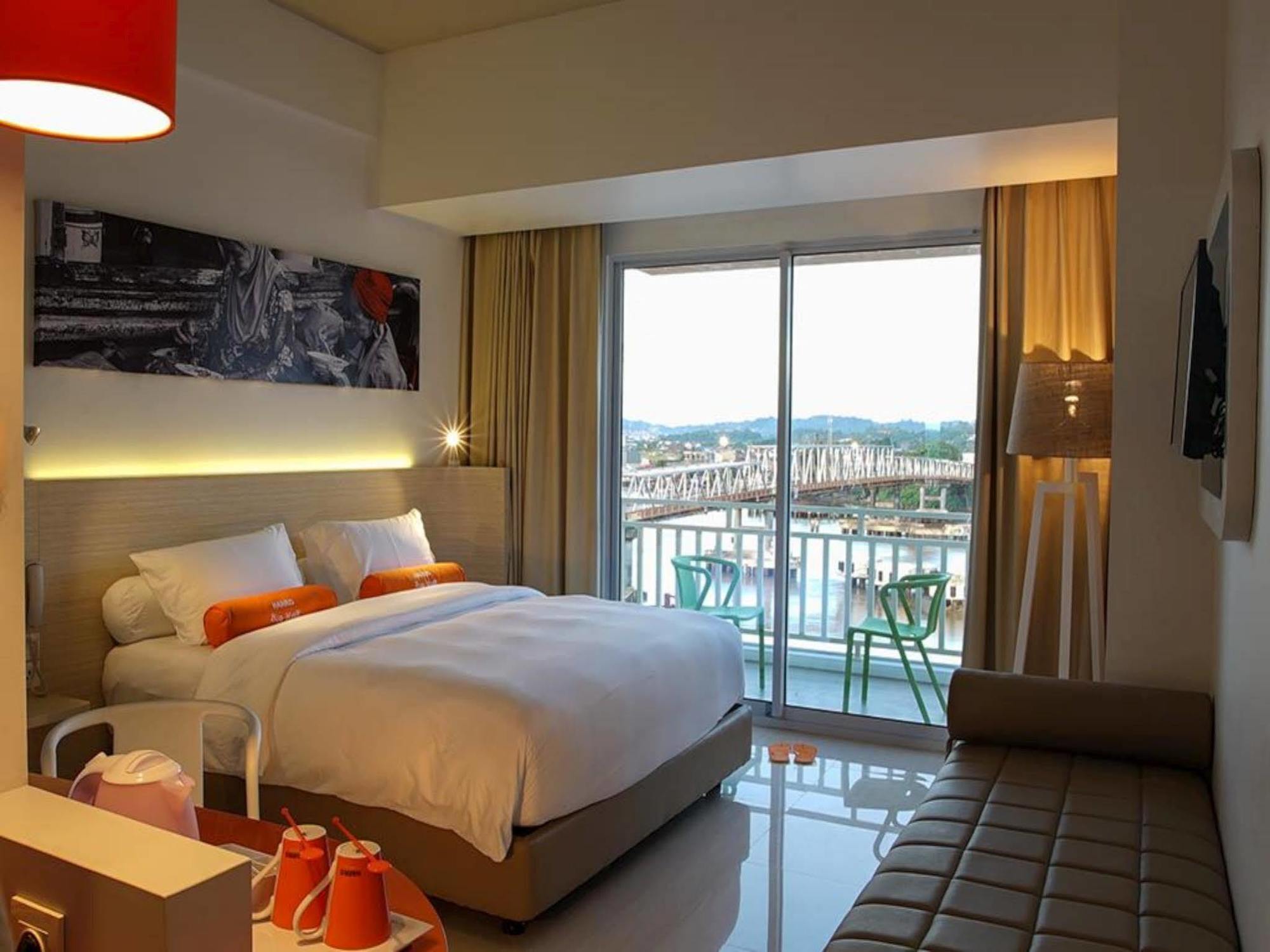 Harris Hotel Samarinda Exterior foto